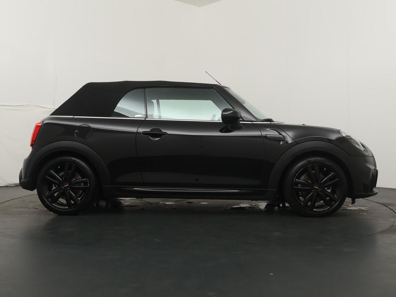 Mini COOPER 3-deurs Cabrio John Cooper Works | Stuur- en stoelverwarming | Comfort Access | Camera | Parkeersensoren | Navigatie |