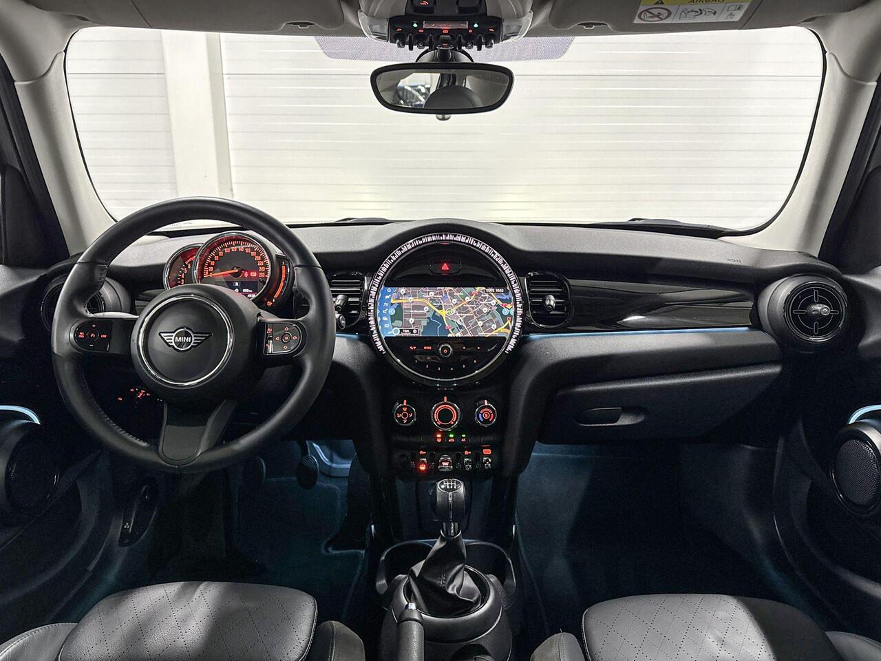 Mini COOPER 5-deurs Business Edition | Panoramadak | Sportstoelen | Parkeersensoren