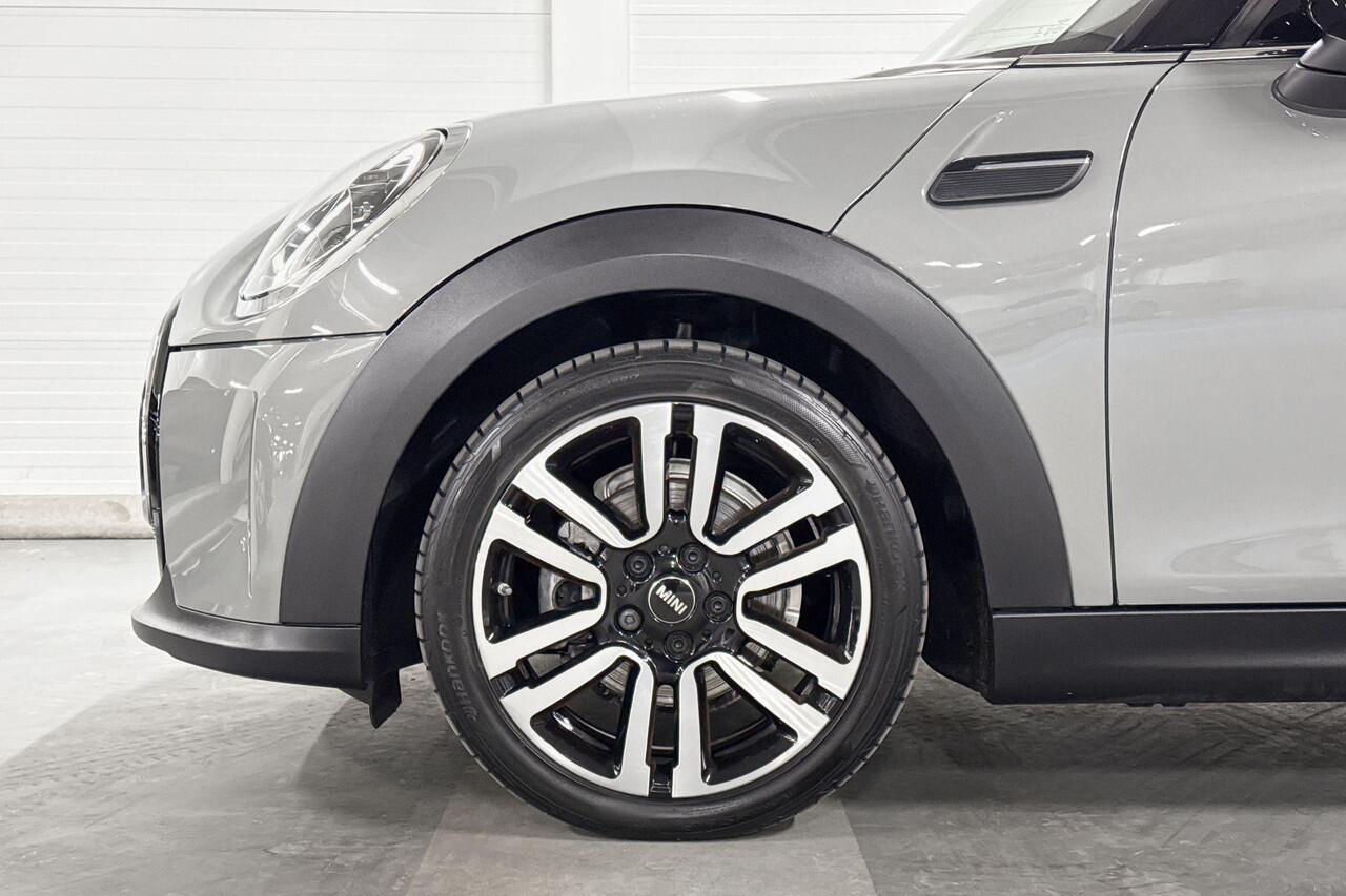 Mini COOPER 5-deurs Business Edition | Panoramadak | Sportstoelen | Parkeersensoren