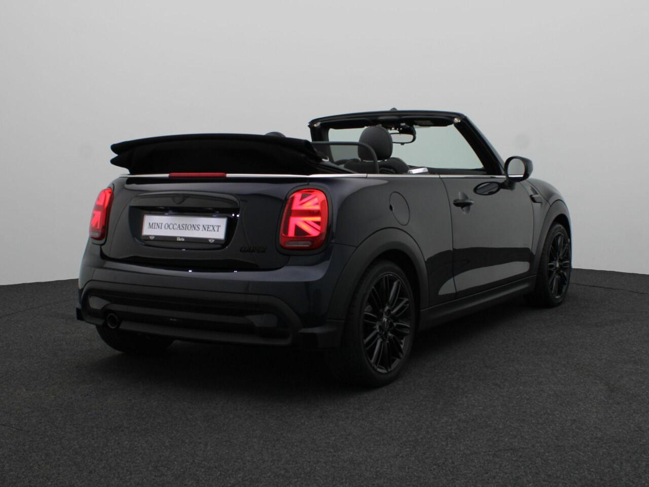 Mini COOPER Cabrio Business Edition + Classic Uitvoering + Comfort Plus Pakket + Driving Assistant Pakket + Connected Navigation Pakket + Stuurwielrand Verwarmd + Windscherm + 17''