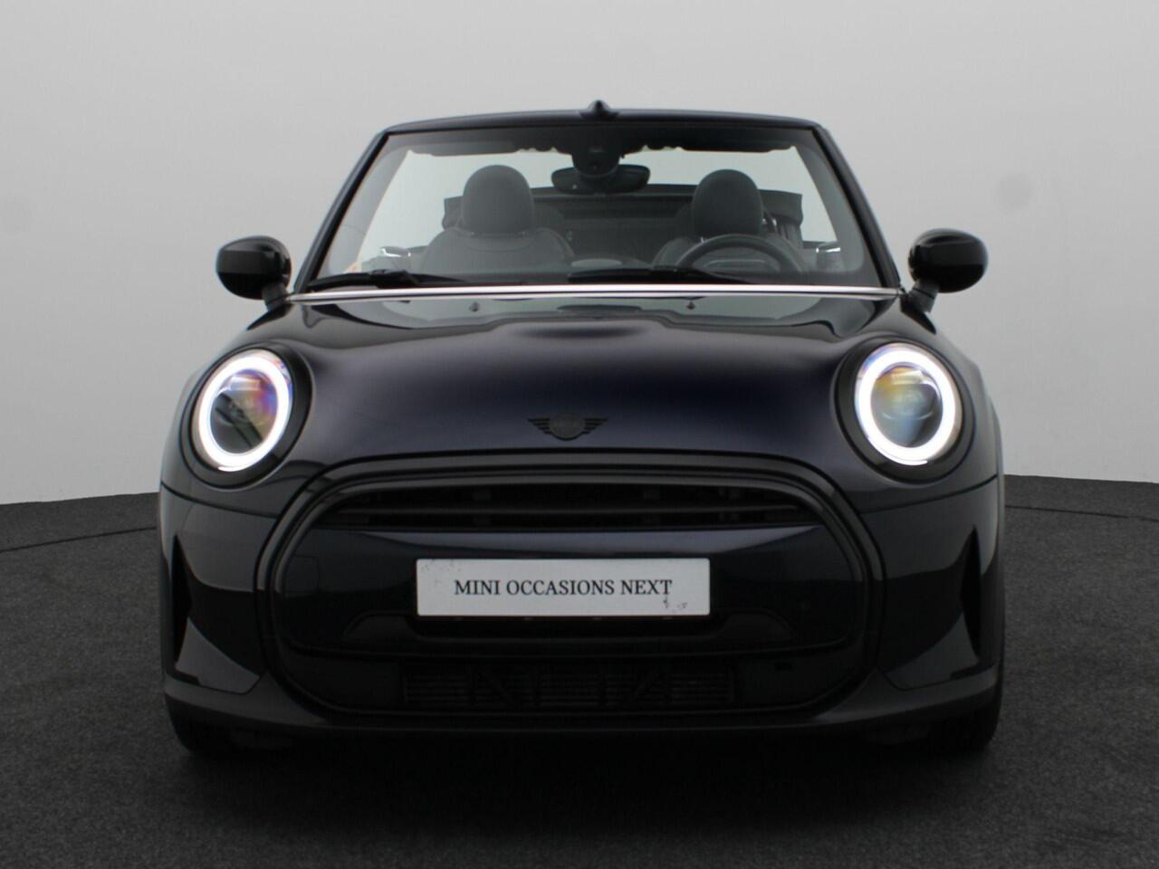 Mini COOPER Cabrio Business Edition + Classic Uitvoering + Comfort Plus Pakket + Driving Assistant Pakket + Connected Navigation Pakket + Stuurwielrand Verwarmd + Windscherm + 17''