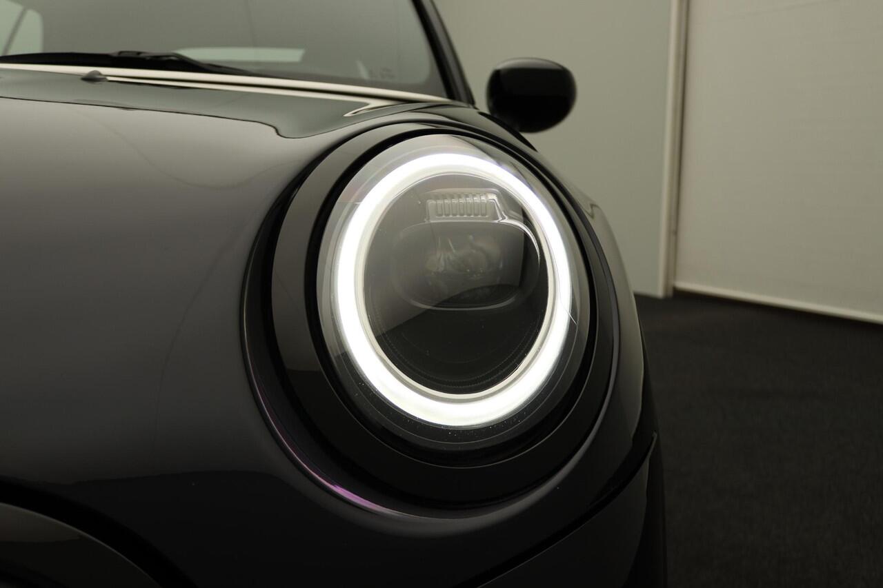 Mini COOPER Cabrio Business Edition + Classic Uitvoering + Comfort Plus Pakket + Driving Assistant Pakket + Connected Navigation Pakket + Stuurwielrand Verwarmd + Windscherm + 17''