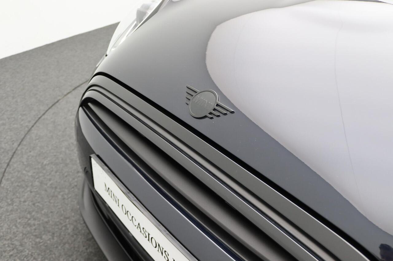 Mini COOPER Cabrio Business Edition + Classic Uitvoering + Comfort Plus Pakket + Driving Assistant Pakket + Connected Navigation Pakket + Stuurwielrand Verwarmd + Windscherm + 17''