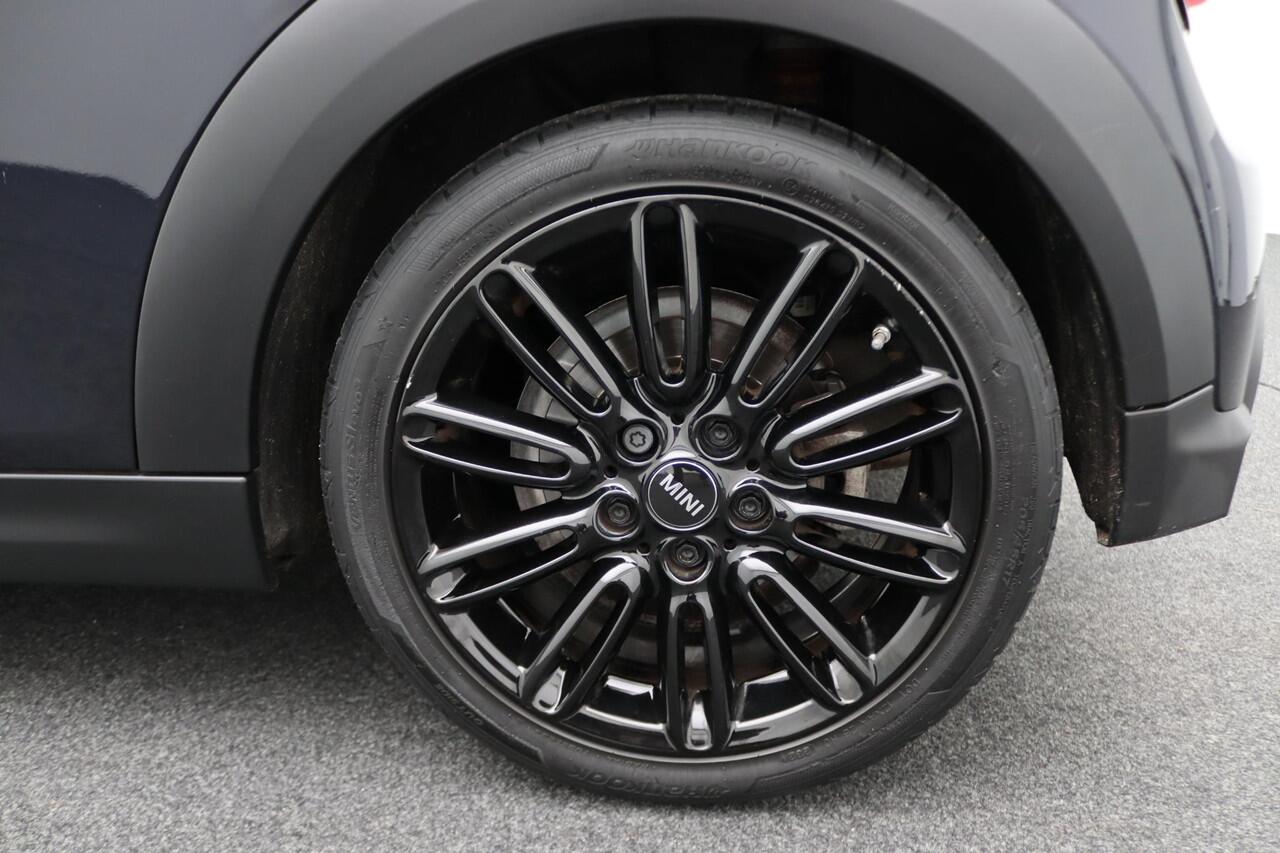 Mini COOPER Cabrio Business Edition + Classic Uitvoering + Comfort Plus Pakket + Driving Assistant Pakket + Connected Navigation Pakket + Stuurwielrand Verwarmd + Windscherm + 17''