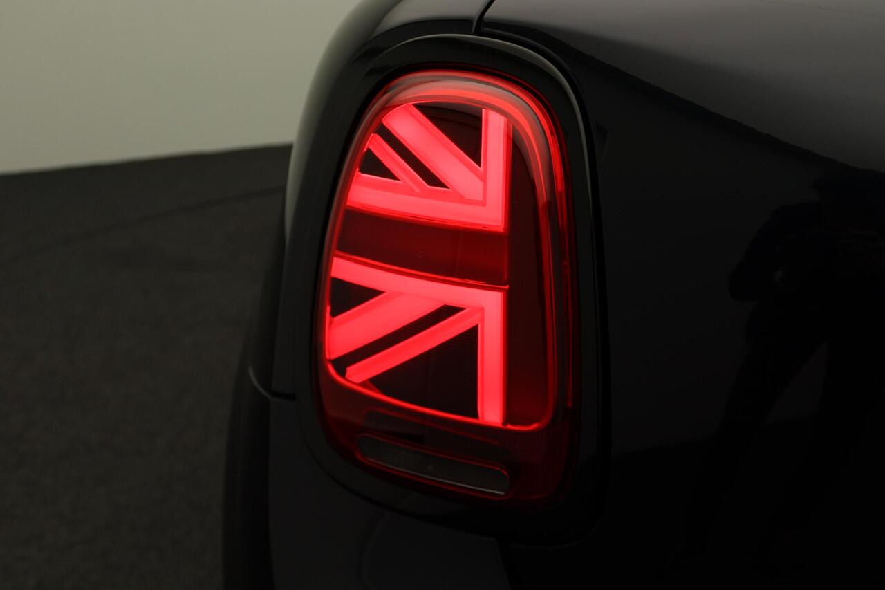 Mini COOPER Cabrio Business Edition + Classic Uitvoering + Comfort Plus Pakket + Driving Assistant Pakket + Connected Navigation Pakket + Stuurwielrand Verwarmd + Windscherm + 17''