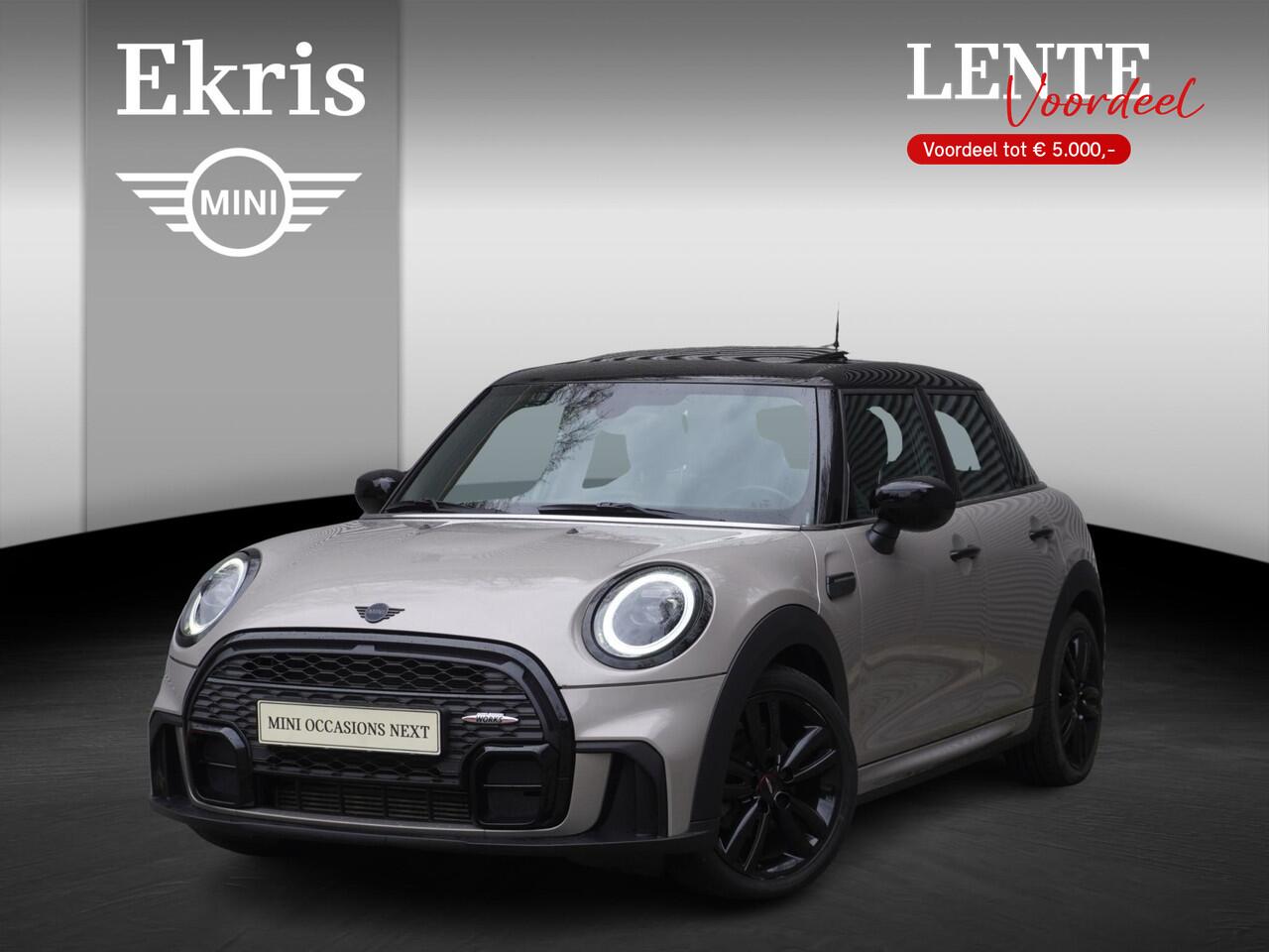 Mini COOPER 5-deurs John Cooper Works Uitvoering | Comfort Plus Pakket | Glazen panoramadak | Elektrisch verwarmde voorstoelen | Cruise Control | Stuurwielrand verwarmd | Lentevoordeel