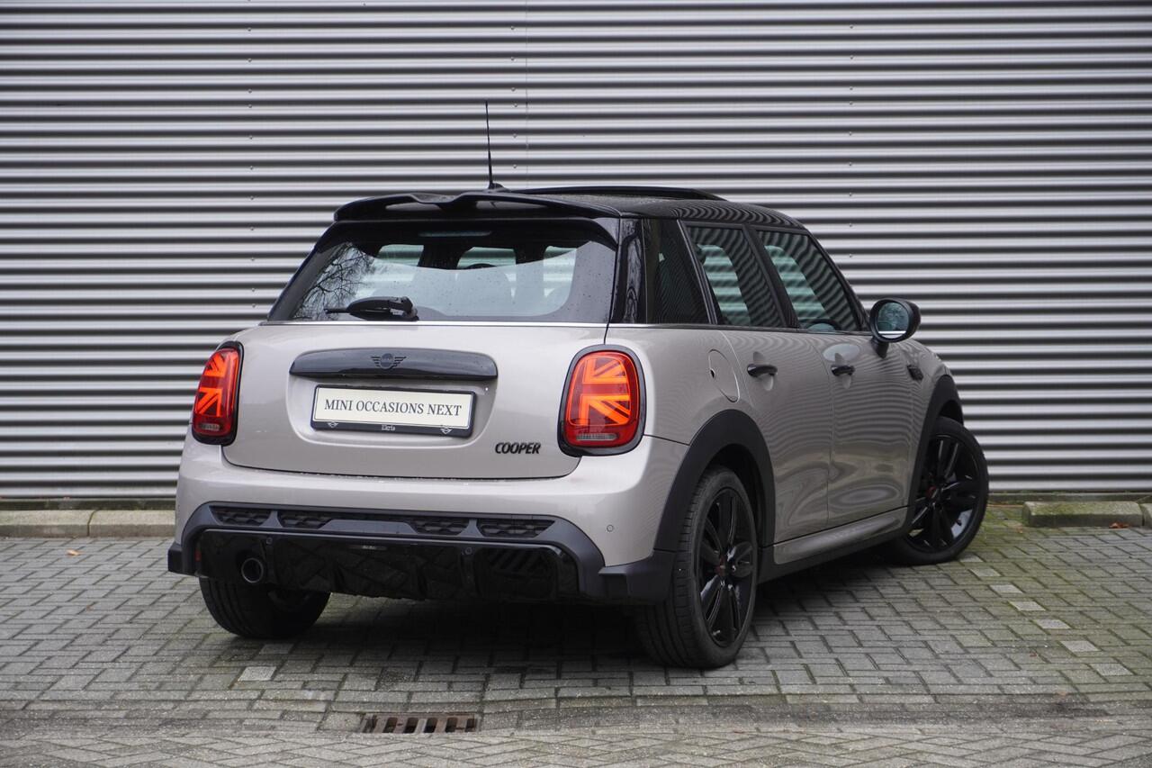 Mini COOPER 5-deurs John Cooper Works Uitvoering | Comfort Plus Pakket | Glazen panoramadak | Elektrisch verwarmde voorstoelen | Cruise Control | Stuurwielrand verwarmd | Lentevoordeel