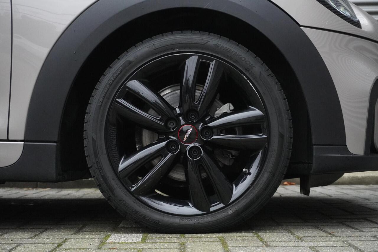Mini COOPER 5-deurs John Cooper Works Uitvoering | Comfort Plus Pakket | Glazen panoramadak | Elektrisch verwarmde voorstoelen | Cruise Control | Stuurwielrand verwarmd | Lentevoordeel