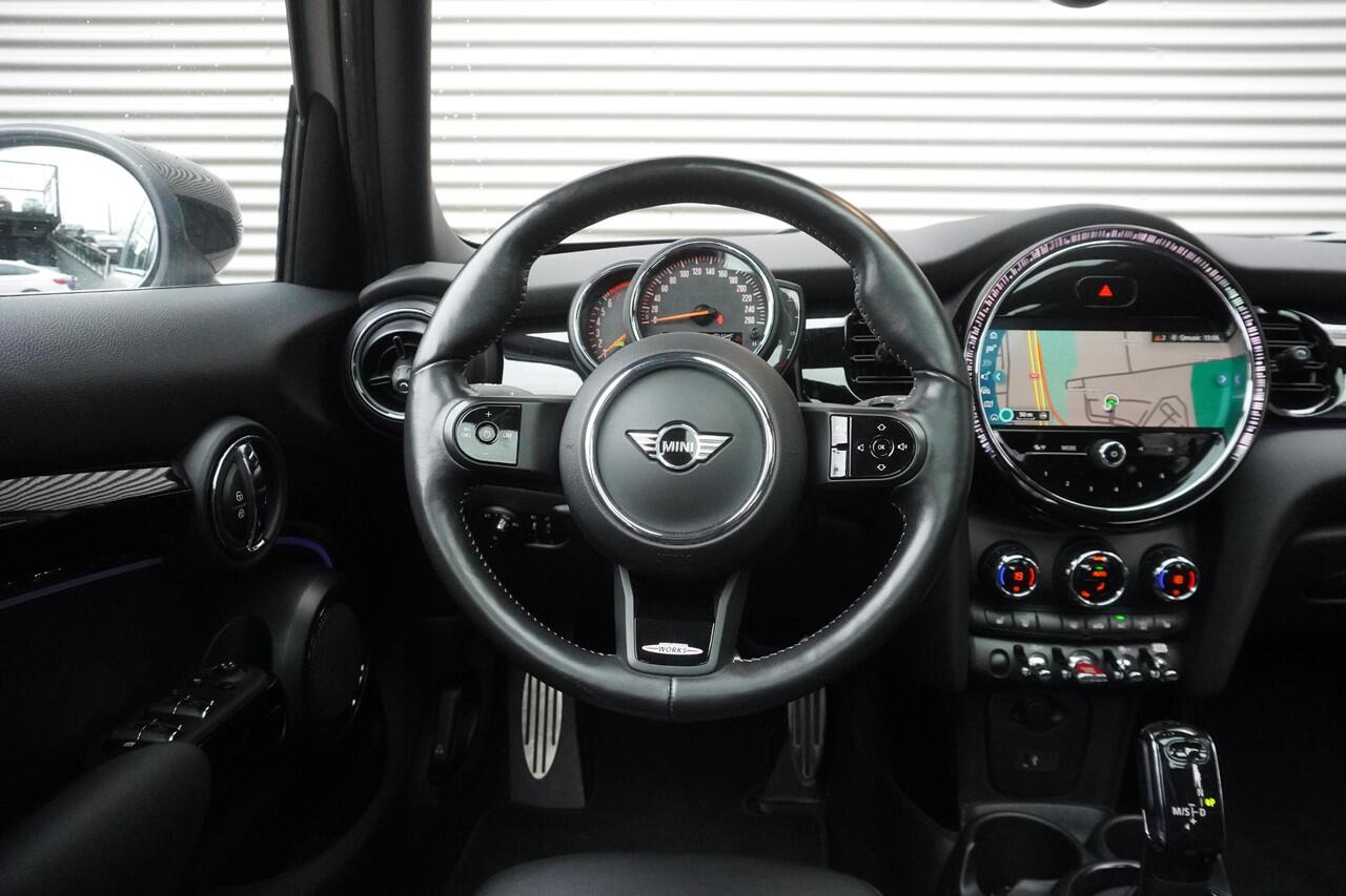 Mini COOPER 5-deurs John Cooper Works Uitvoering | Comfort Plus Pakket | Glazen panoramadak | Elektrisch verwarmde voorstoelen | Cruise Control | Stuurwielrand verwarmd | Lentevoordeel