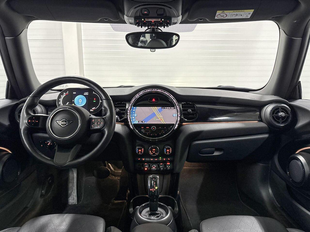 Mini COOPER 3-deurs Business Edition | Stuurwielverwarming | Panoramadak | Stoelverwarming