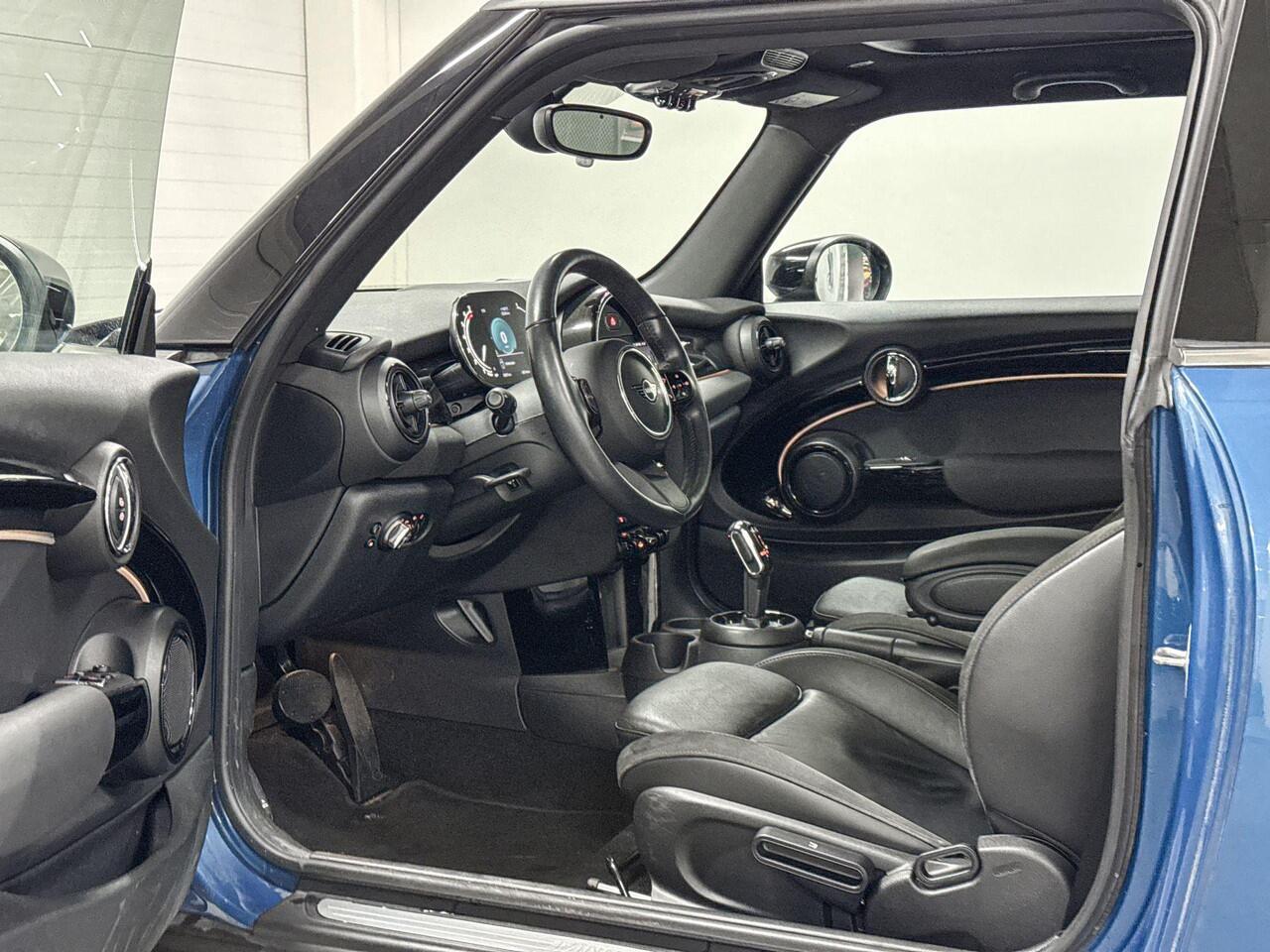 Mini COOPER 3-deurs Business Edition | Stuurwielverwarming | Panoramadak | Stoelverwarming