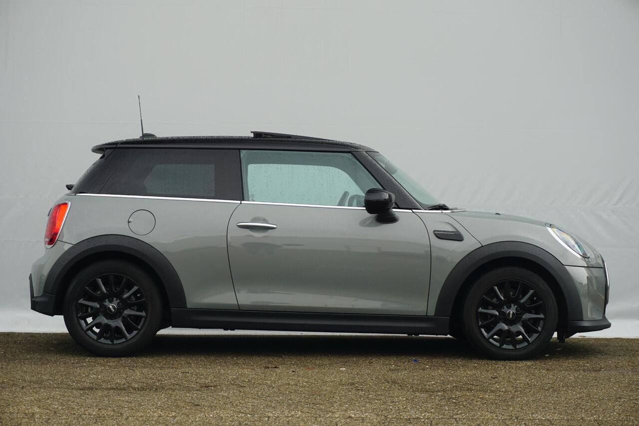 Mini COOPER 3-deurs Essential Uitvoering | Panoramadak | Navigatie | Cruise Control | Led-Koplampen