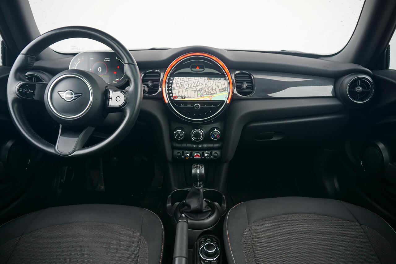 Mini COOPER 3-deurs Essential Uitvoering | Panoramadak | Navigatie | Cruise Control | Led-Koplampen