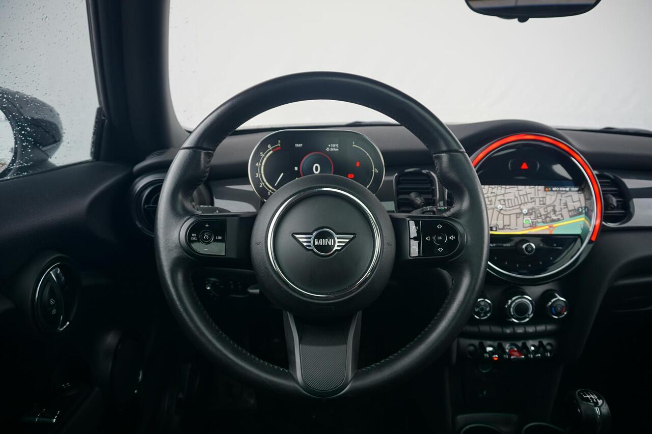 Mini COOPER 3-deurs Essential Uitvoering | Panoramadak | Navigatie | Cruise Control | Led-Koplampen