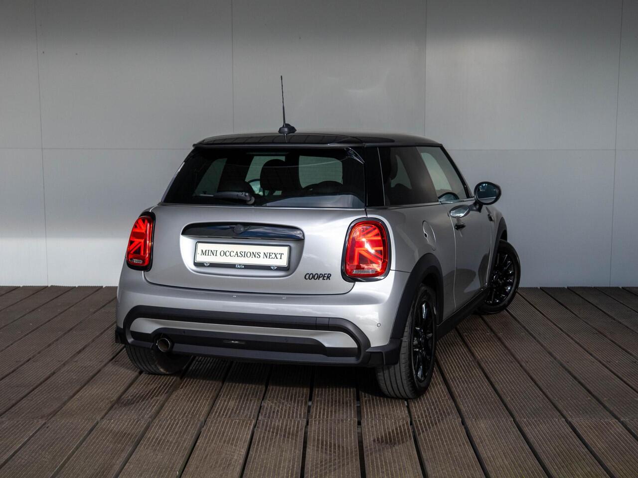 Mini COOPER 3-deurs Piano black exterieur + Apple CarPlay + Stoelverwarming