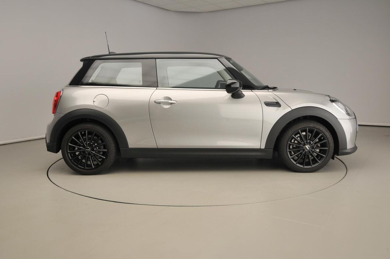 Mini COOPER 3-deurs Handgeschakeld / LED / DAB / PDC / Climate / Cruise / Navi / Alu wielen 17 inch