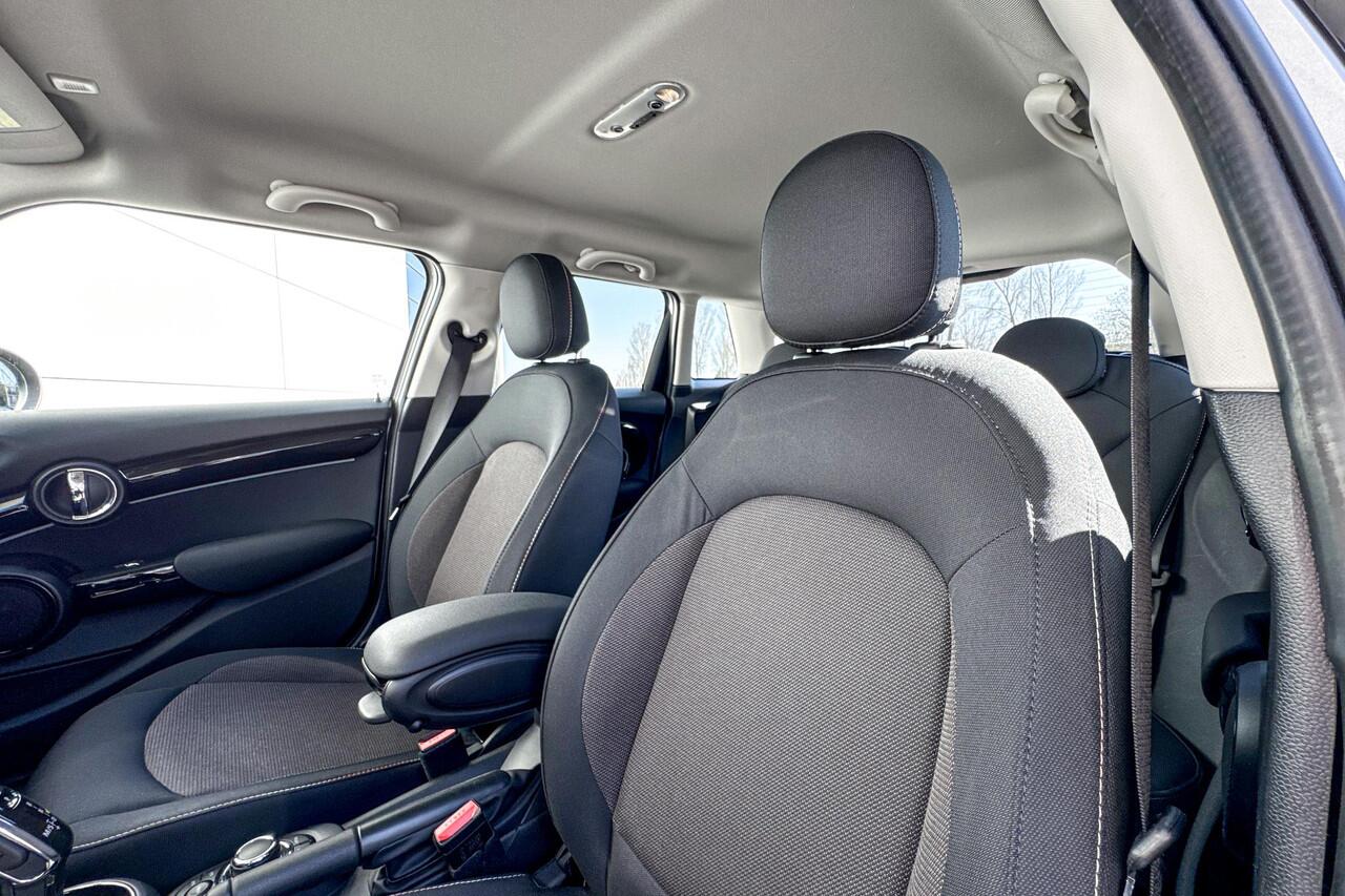 Mini COOPER 5-deurs Essential