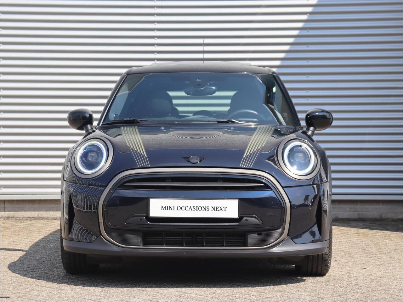 Mini COOPER 5-deurs | Resolute Edition + Panodak + Harman Kardon + Camera + Sportstoelen + Getint Glas + Apple Carplay + 18'' LMV