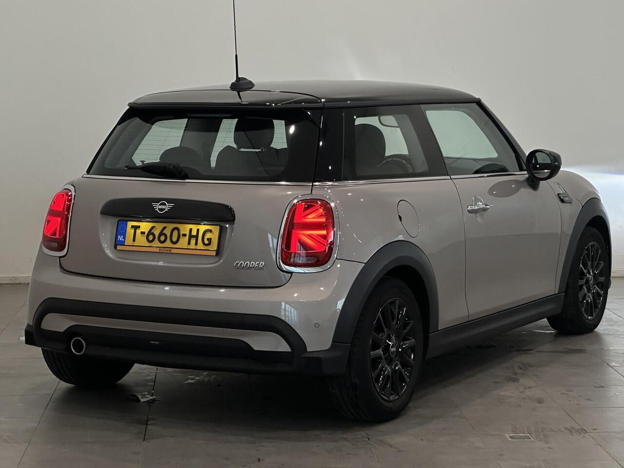 Mini COOPER Mini 1.5 Camden Edition | Navigatie | Climate Control | Cruise Control | Lichtmetalen velgen 16" | Apple Carplay/Android Auto | 1e eigenaar!