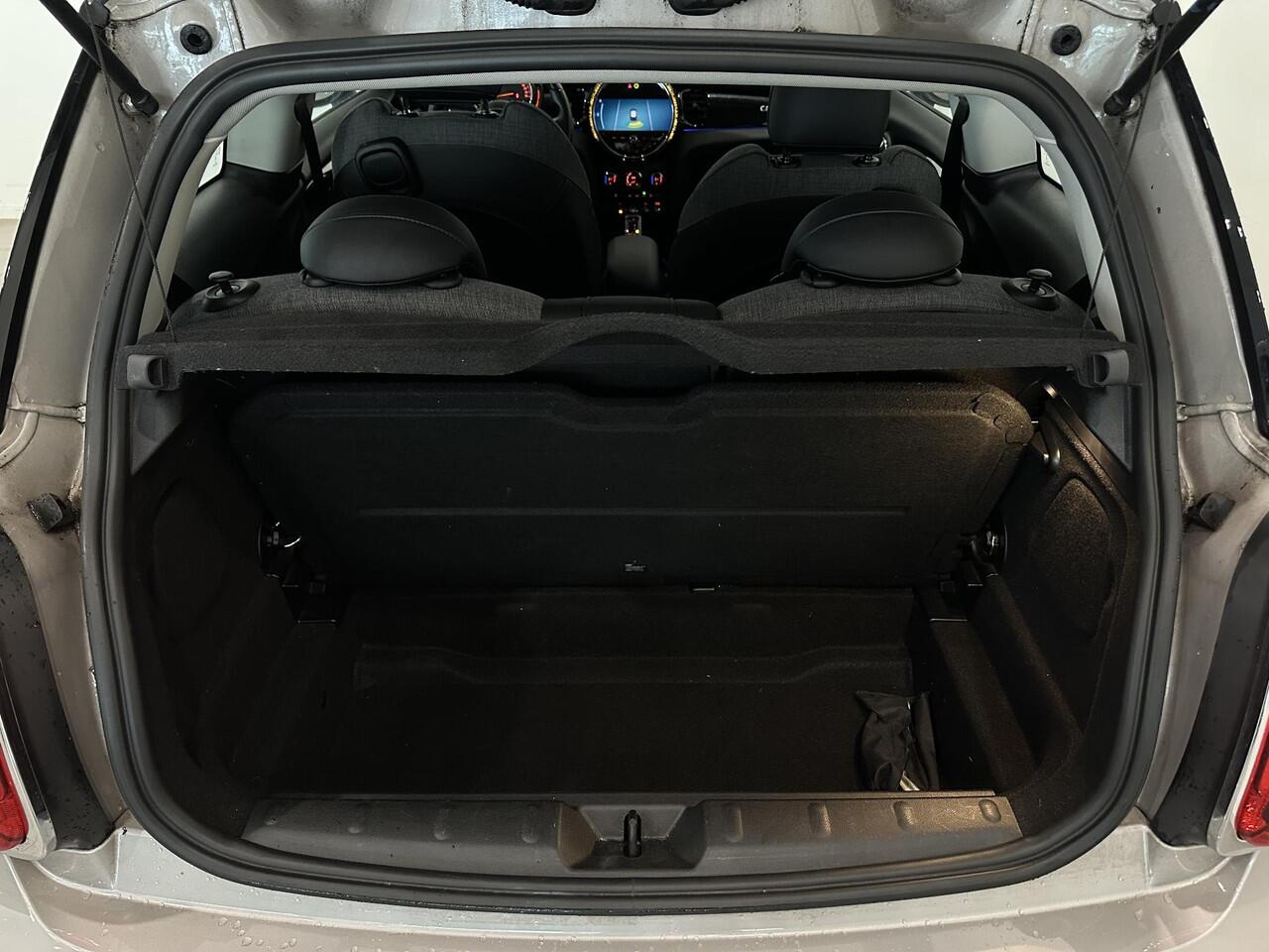 Mini COOPER Mini 1.5 Camden Edition | Navigatie | Climate Control | Cruise Control | Lichtmetalen velgen 16" | Apple Carplay/Android Auto | 1e eigenaar!