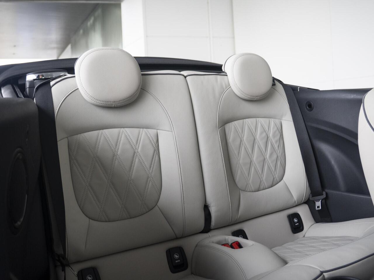 Mini COOPER Cabrio Aut. JCW pakket + Stoelverwarming + Carplay