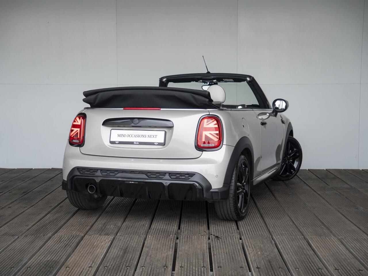 Mini COOPER Cabrio Aut. JCW pakket + Stoelverwarming + Carplay
