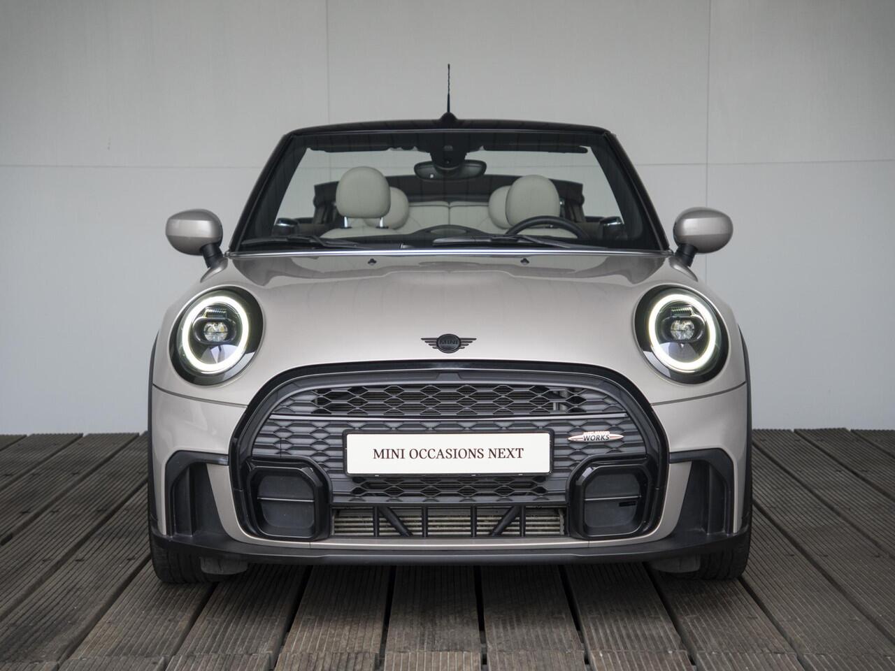 Mini COOPER Cabrio Aut. JCW pakket + Stoelverwarming + Carplay
