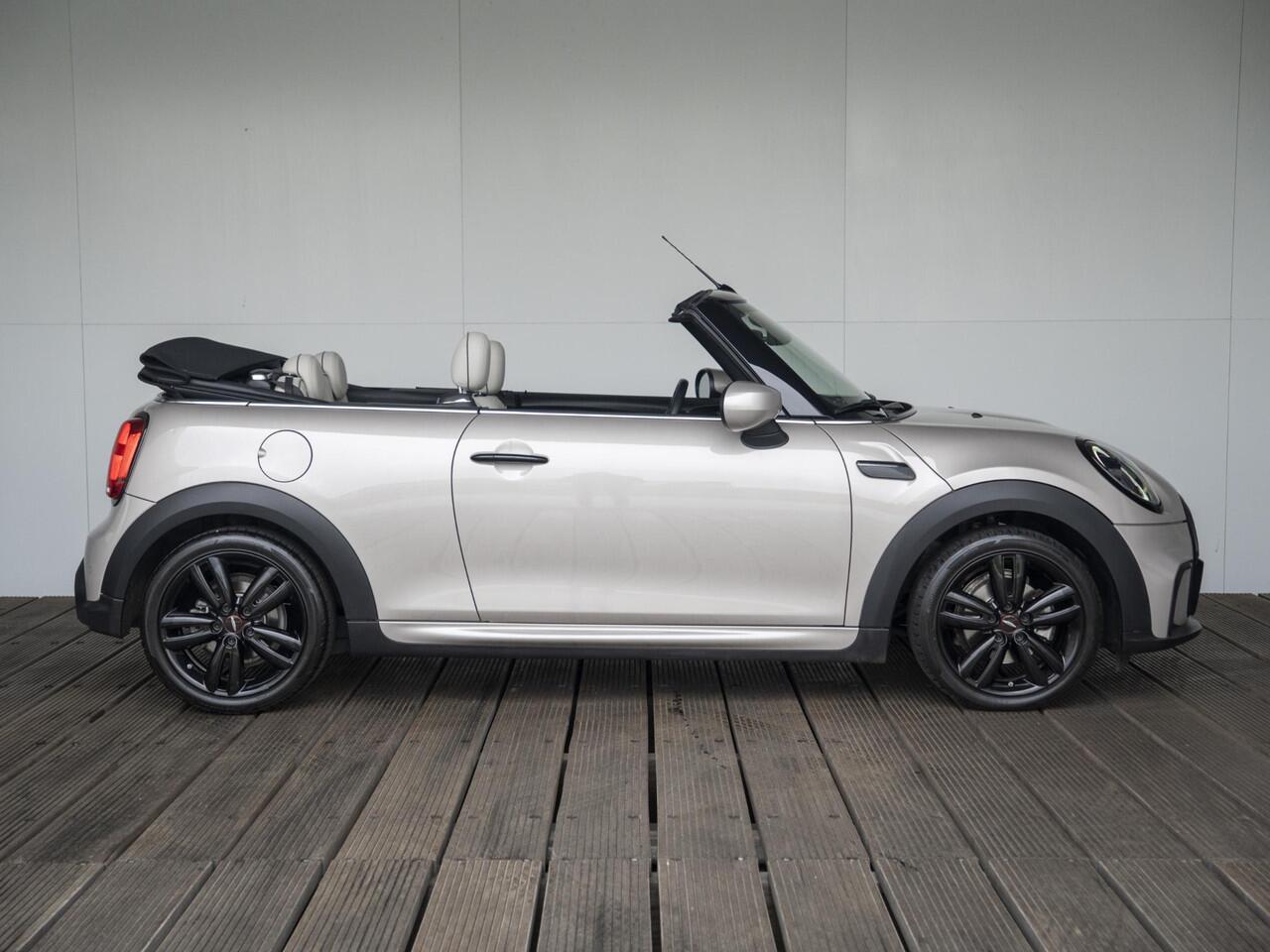 Mini COOPER Cabrio Aut. JCW pakket + Stoelverwarming + Carplay