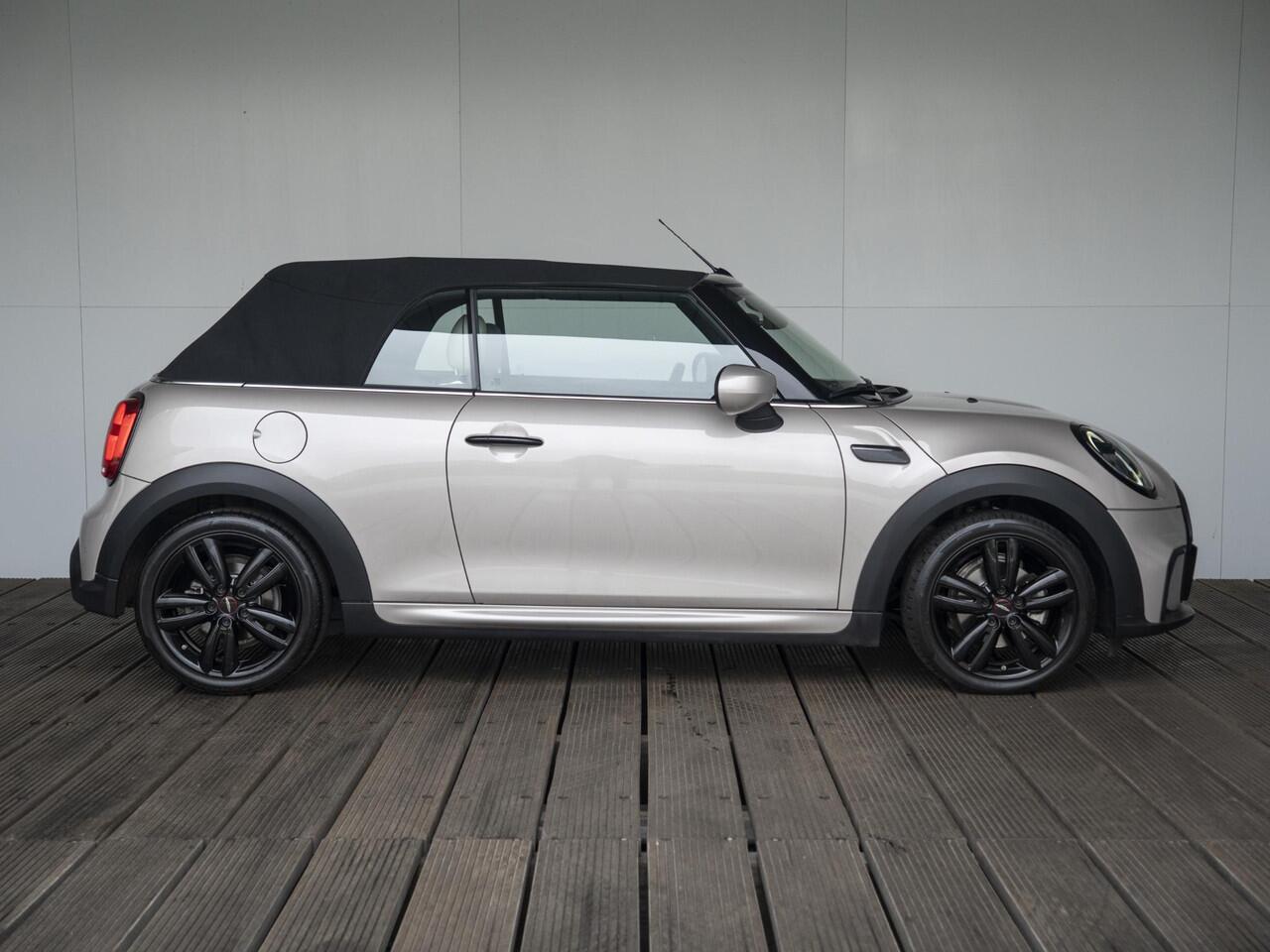 Mini COOPER Cabrio Aut. JCW pakket + Stoelverwarming + Carplay