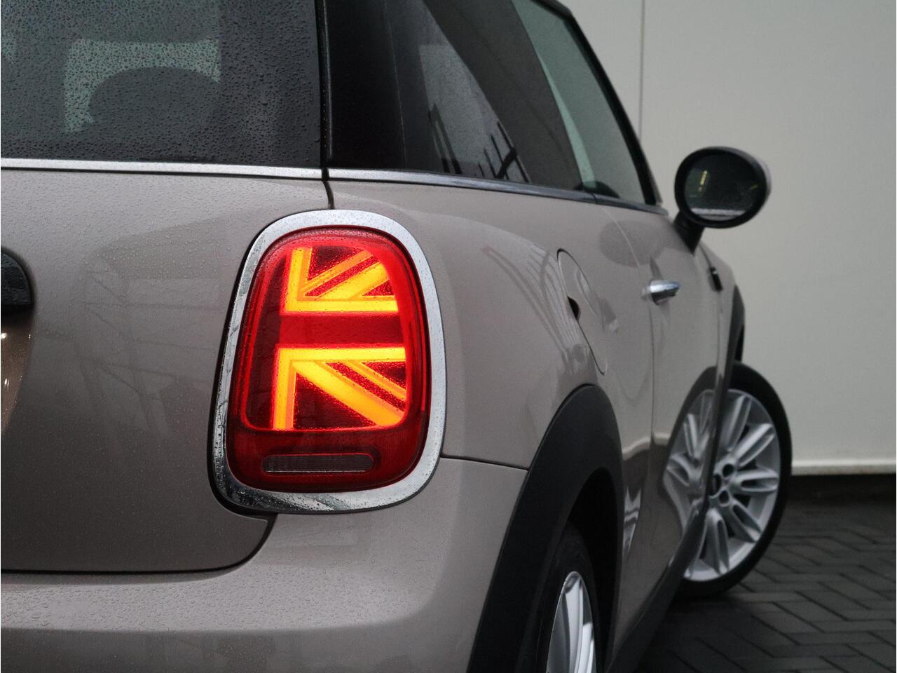 Mini COOPER Mini 1.5 Classic Sportstoelen/ Cruise Control/ LED-koplampen/ Navigatie/ Parkeer sensoren voor-achter