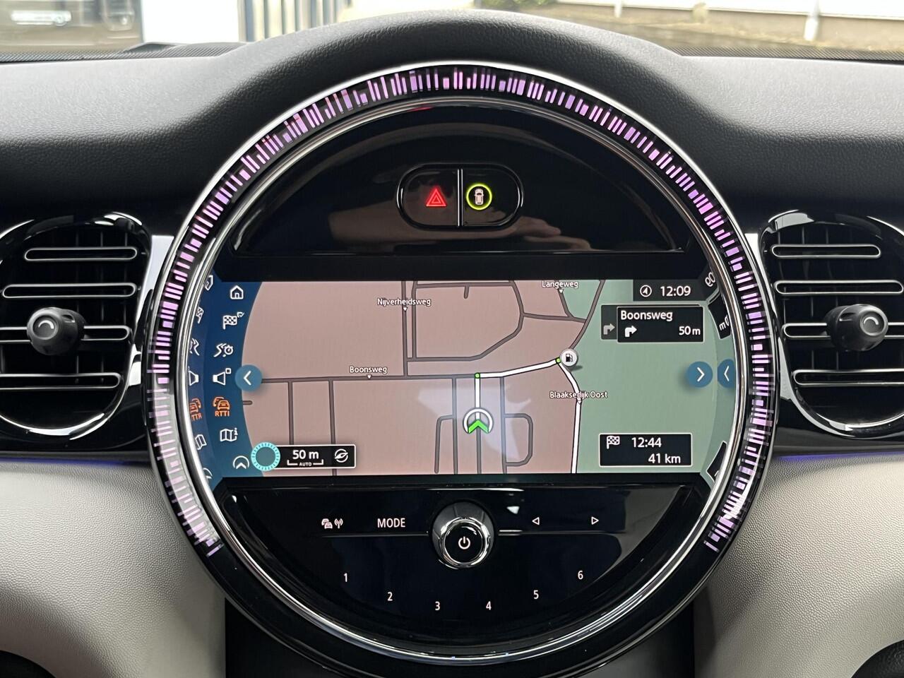 Mini COOPER 1.5 Classic | NL Auto/1e Eig./Voll.Historie/Leder/Panodak/Navi/17"/Apple CarPlay-Android Auto