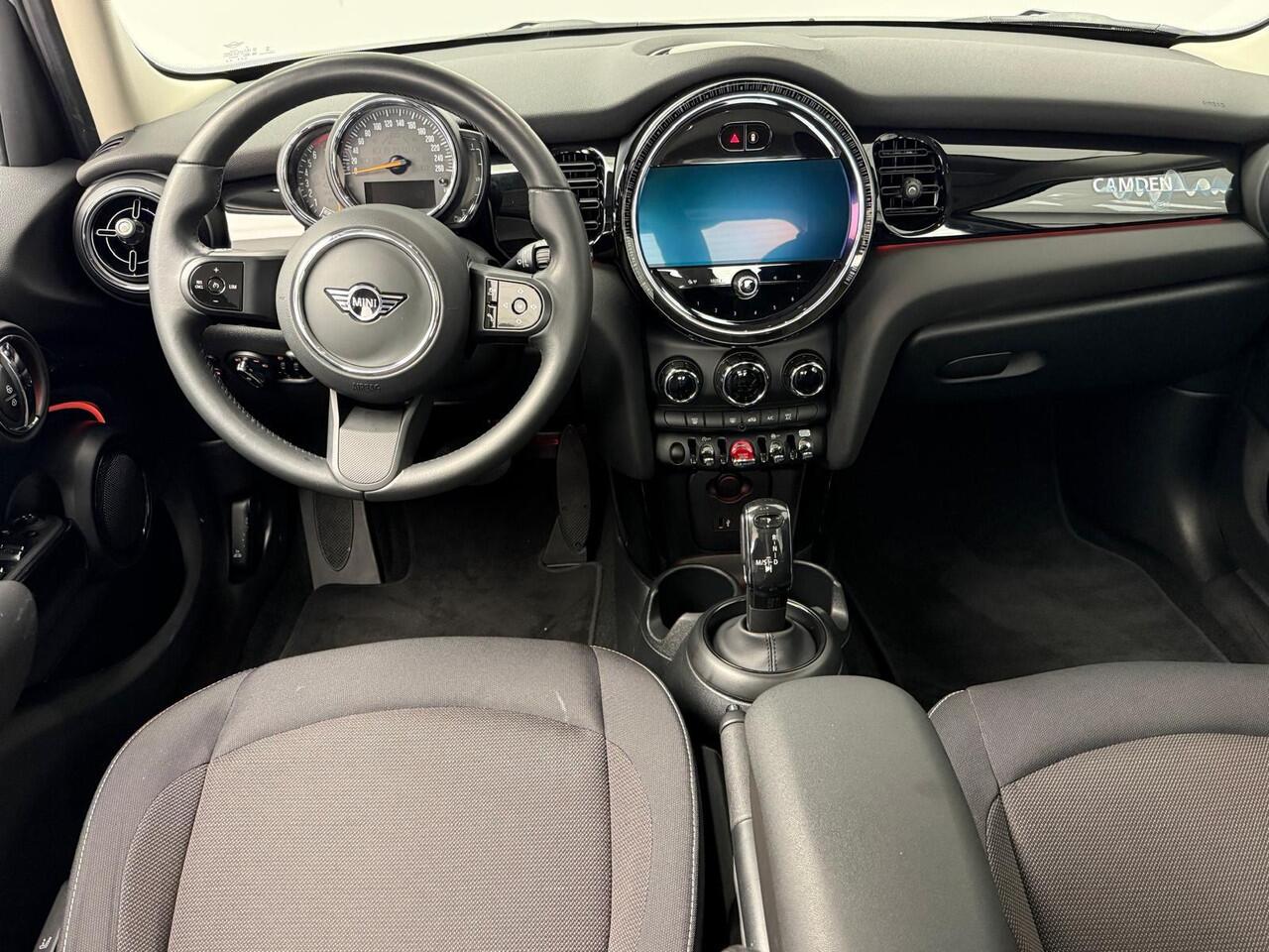 Mini COOPER 5-deurs / Automaat / Climate / Cruise / PDC / LED / DAB / Navigatie / Alu wielen