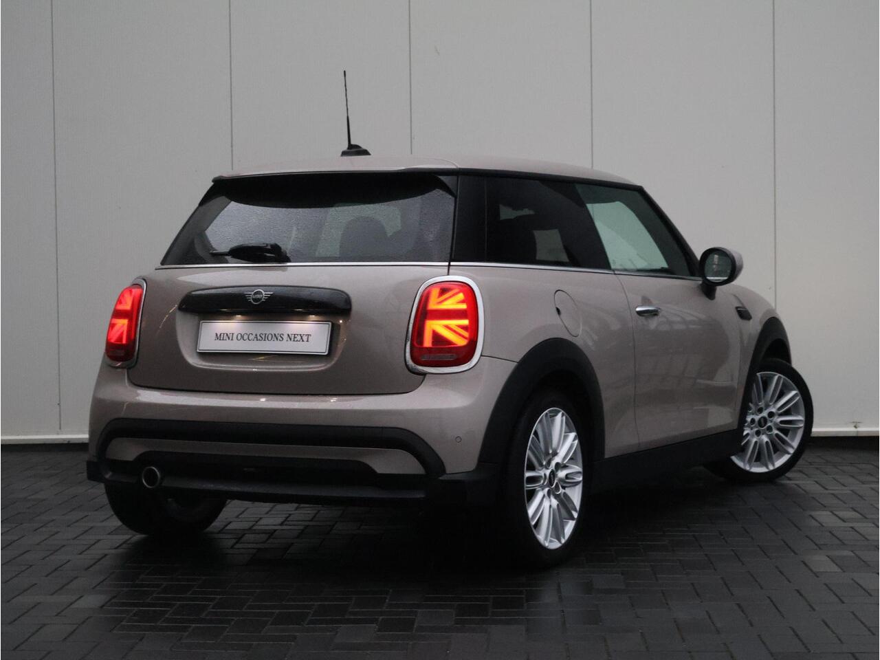 Mini COOPER Mini 1.5 Classic Sportstoelen/ Cruise Control/ LED-koplampen/ Navigatie/ Parkeer sensoren voor-achter