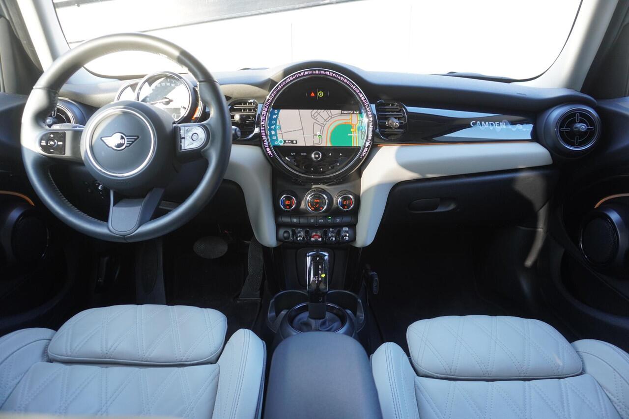 Mini COOPER 5-deurs C Classic Uitvoering | Leer Chester Satellite Grey | 16" LM Victory Spoke zwart | Park Distance Control achter (PDC) | LED-koplampen