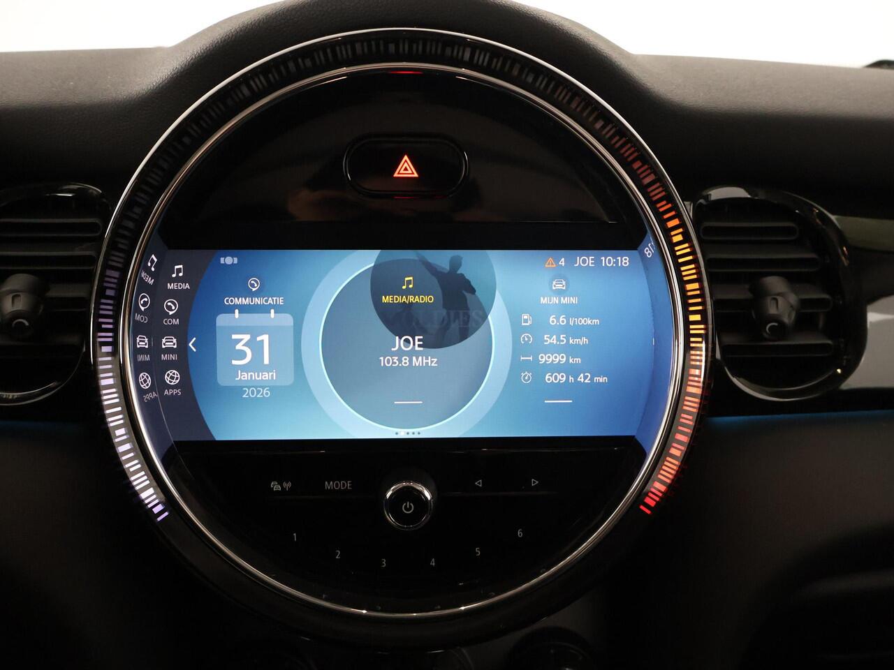 Mini COOPER Mini 1.5 Sports Classic Automaat | Apple Carplay & AndroidAUTO | Parkeersensoren | 1e eigenaar |