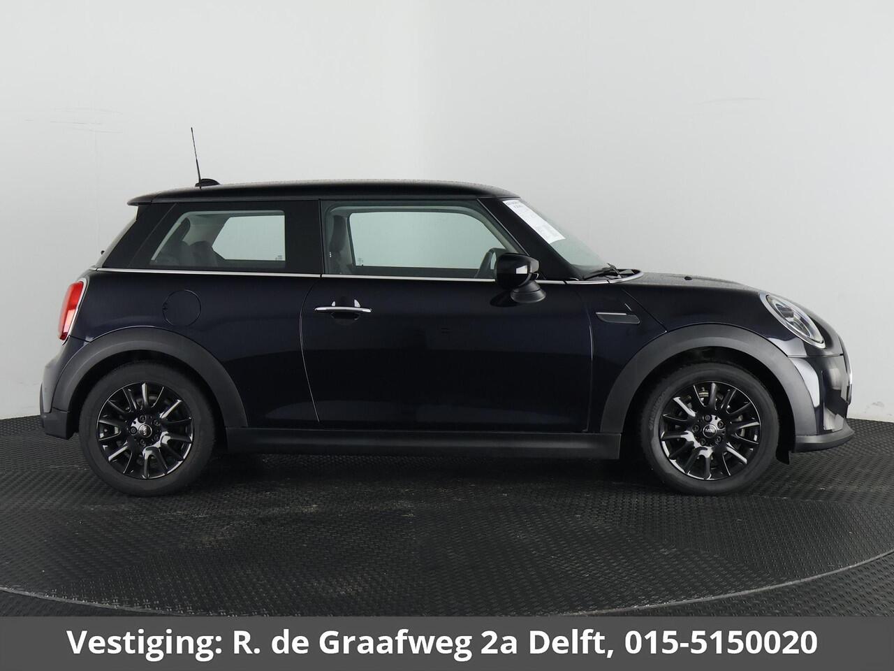 Mini COOPER Mini 1.5 Sports Classic Automaat | Apple Carplay & AndroidAUTO | Parkeersensoren | 1e eigenaar |