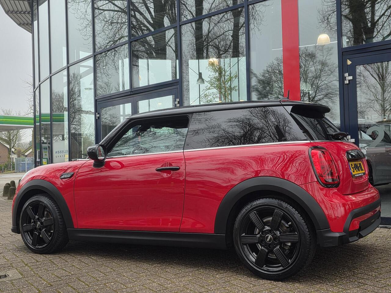 Mini COOPER Mini 1.5 Camden Edition | ECC | PDC | Navigatie | LM Velgen |