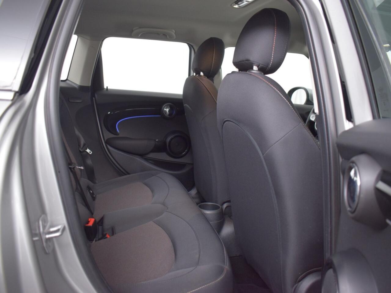 Mini COOPER Mini 1.5 Camden Edition | Automaat o CarPlay o Climate o LED