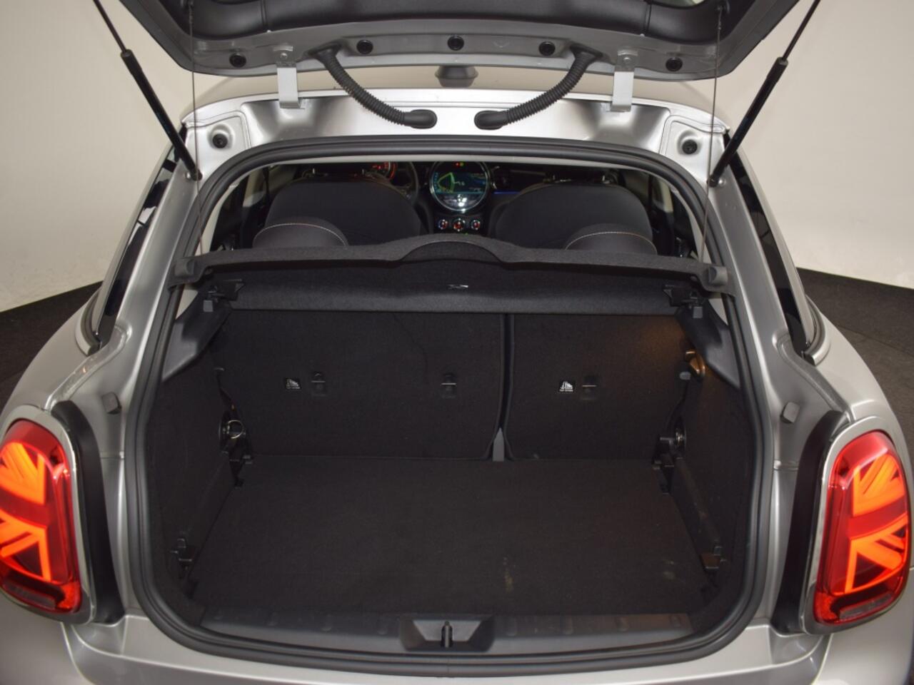 Mini COOPER Mini 1.5 Camden Edition | Automaat o CarPlay o Climate o LED