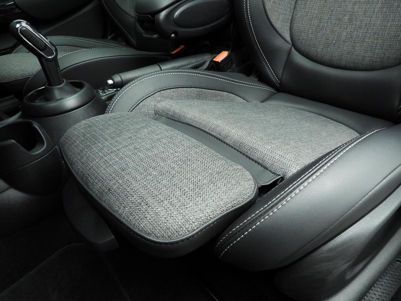 Mini COOPER 5-deurs | LED | HUD | Schuifdak | Sportstoelen | Keyles go | Stoelverwarming | DAB | Harman-kardon sound | Alu 16 inch