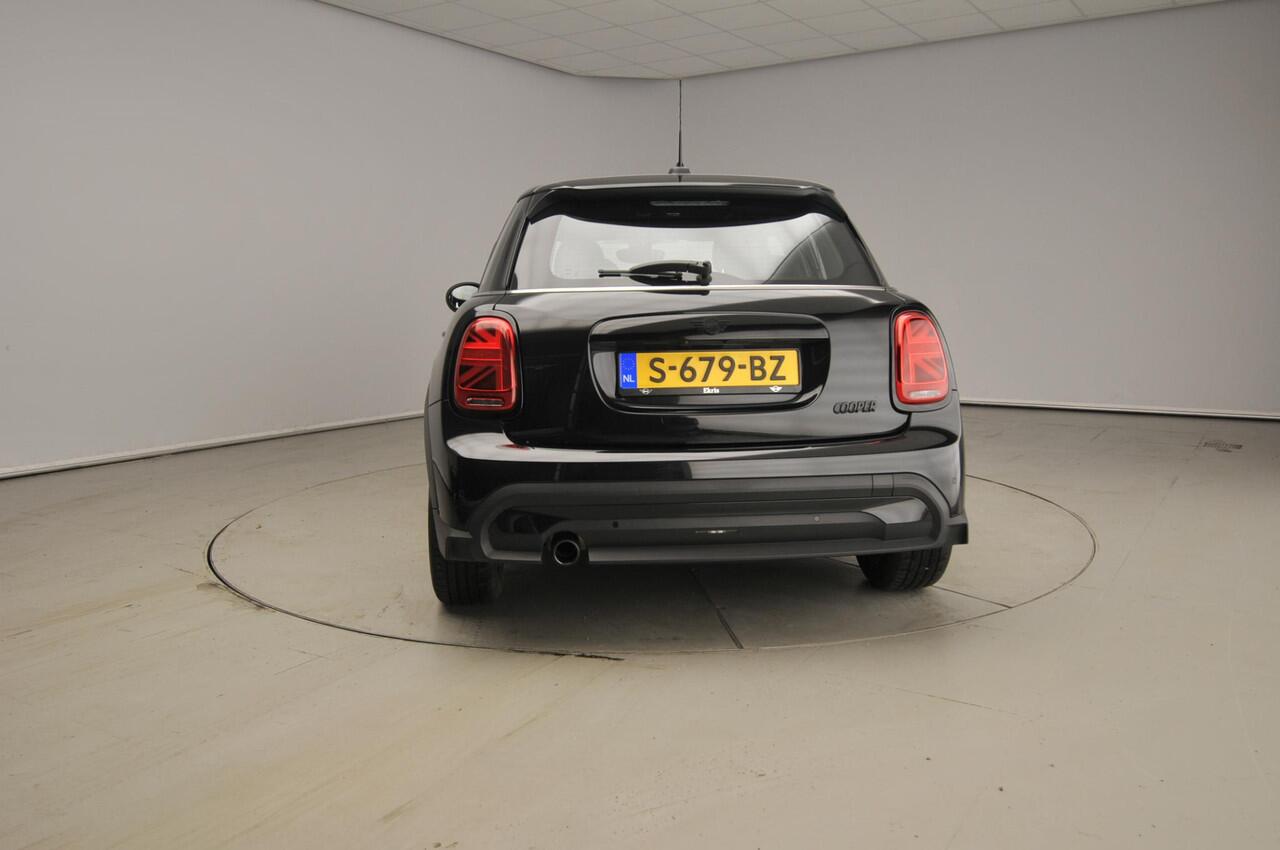 Mini COOPER 5-deurs | LED | HUD | Schuifdak | Sportstoelen | Keyles go | Stoelverwarming | DAB | Harman-kardon sound | Alu 16 inch