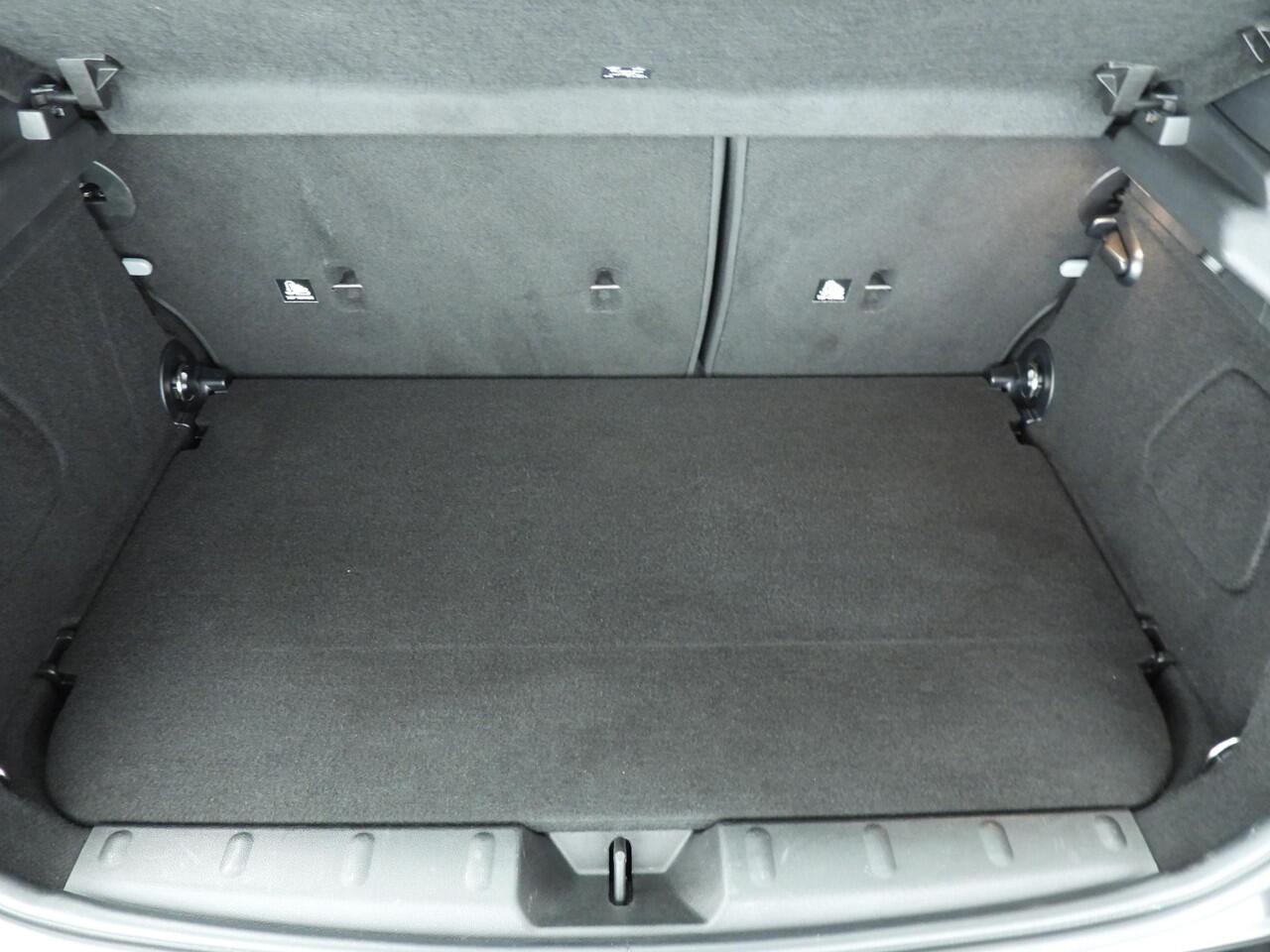 Mini COOPER 5-deurs | LED | HUD | Schuifdak | Sportstoelen | Keyles go | Stoelverwarming | DAB | Harman-kardon sound | Alu 16 inch