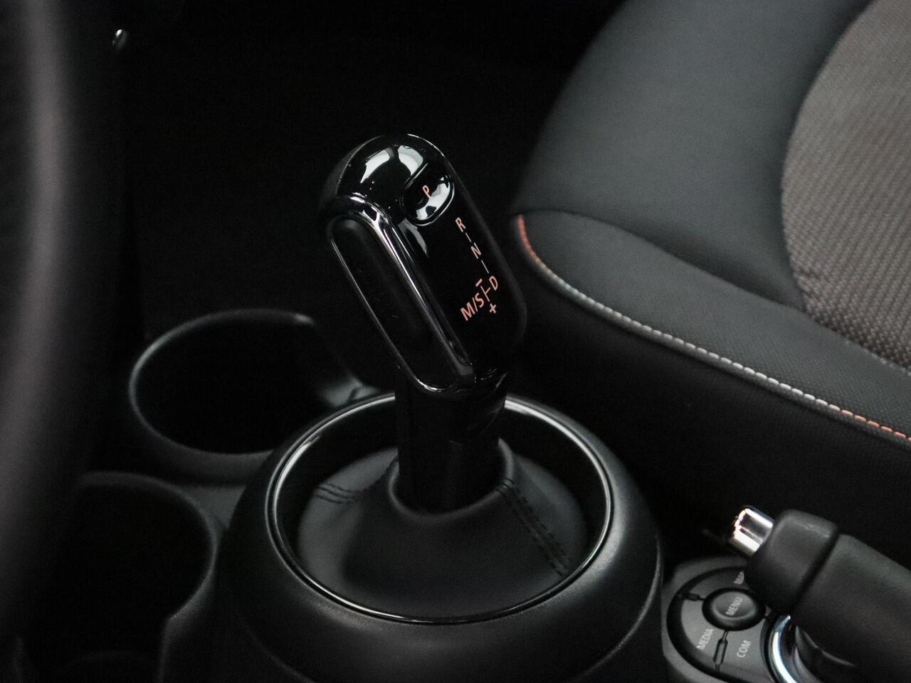 Mini COOPER 5-deurs Camden Edition + 16''