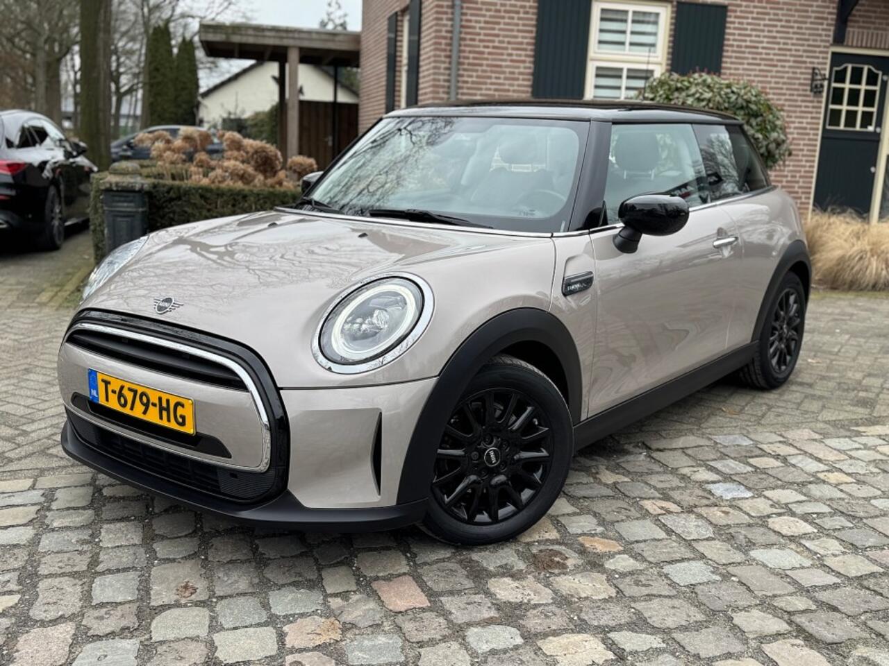 Mini COOPER 1.5 136pk autom Camden Edition 1/2leer,ecc,lmv,navi,pdc