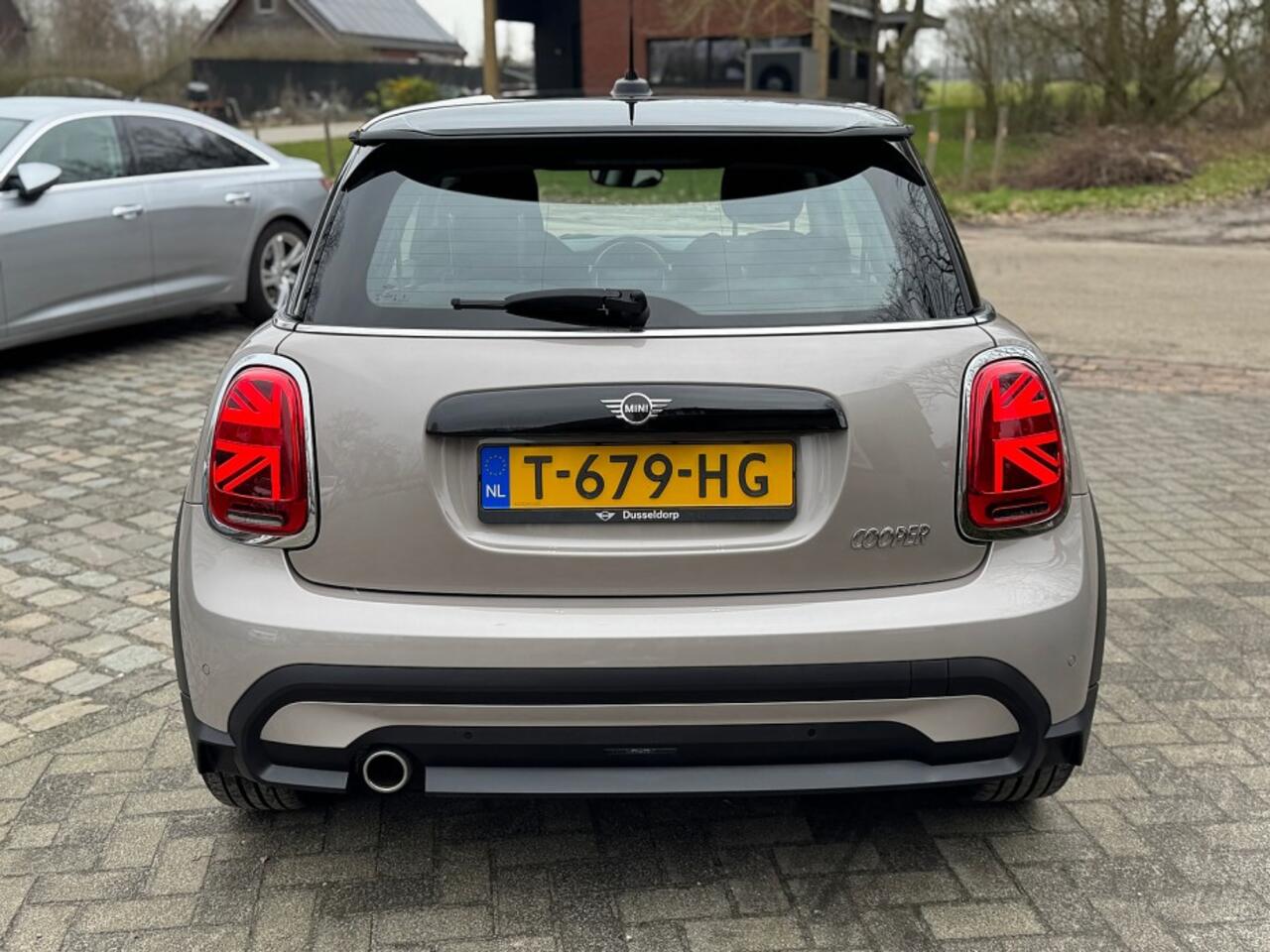 Mini COOPER 1.5 136pk autom Camden Edition 1/2leer,ecc,lmv,navi,pdc