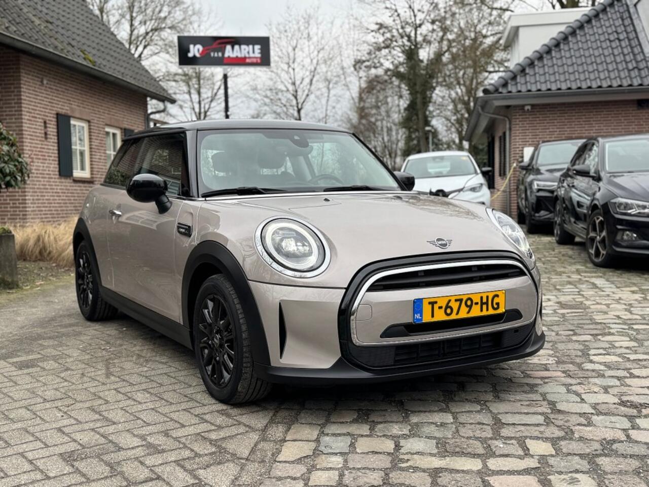 Mini COOPER 1.5 136pk autom Camden Edition 1/2leer,ecc,lmv,navi,pdc