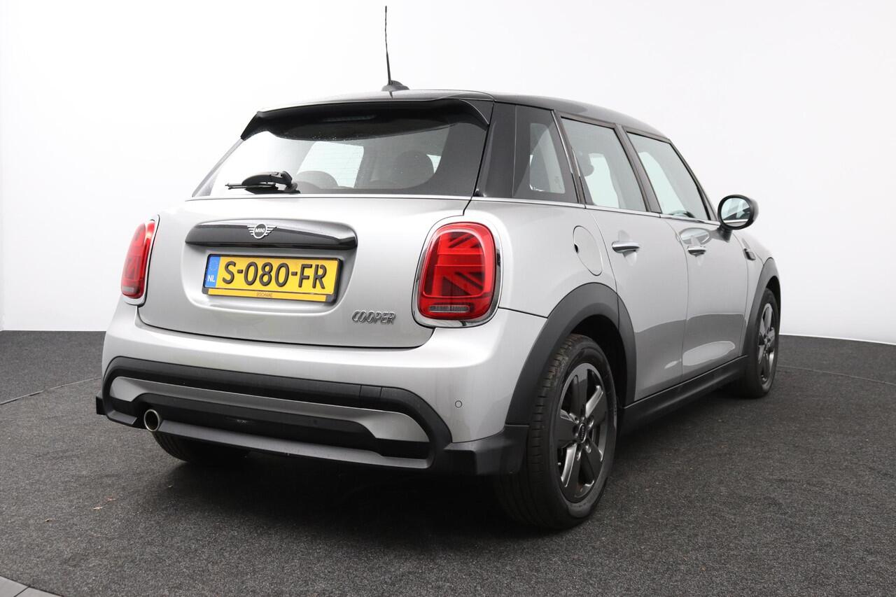 Mini COOPER 1.5 Classic | Navigatie | Climate Control | PDC |