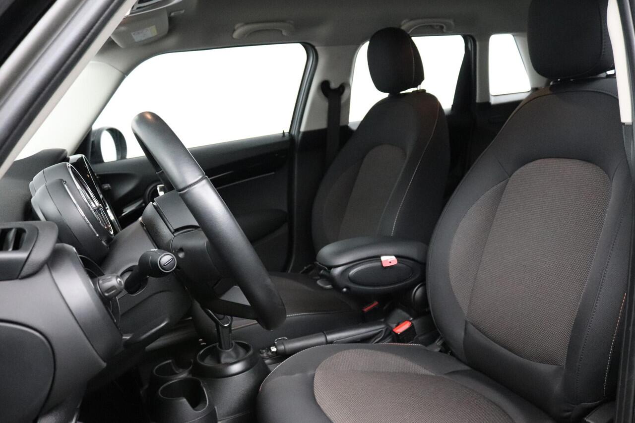 Mini COOPER 1.5 Classic | Navigatie | Climate Control | PDC |