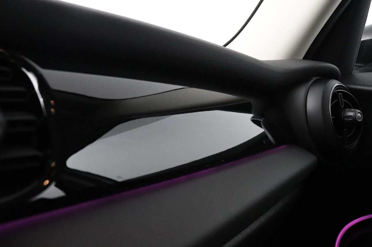 Mini COOPER 1.5 Classic | Navigatie | Climate Control | PDC |