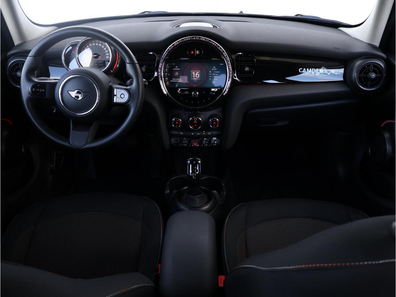 Mini COOPER Mini 1.5 Camden Edition / PDC / Climate Control / Navigatie / LED / 16'' LM / Lentevoordeel